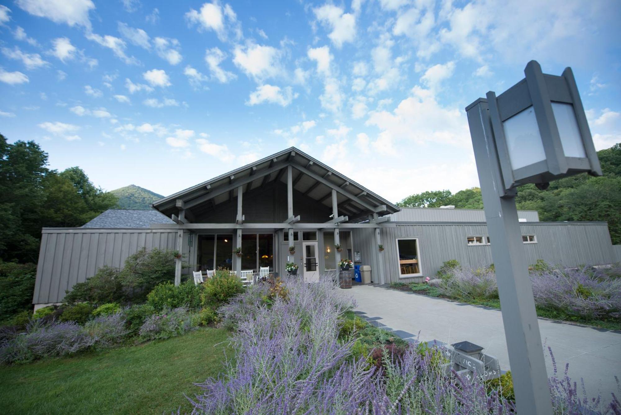 Peaks Of Otter Lodge Bedford Exterior photo