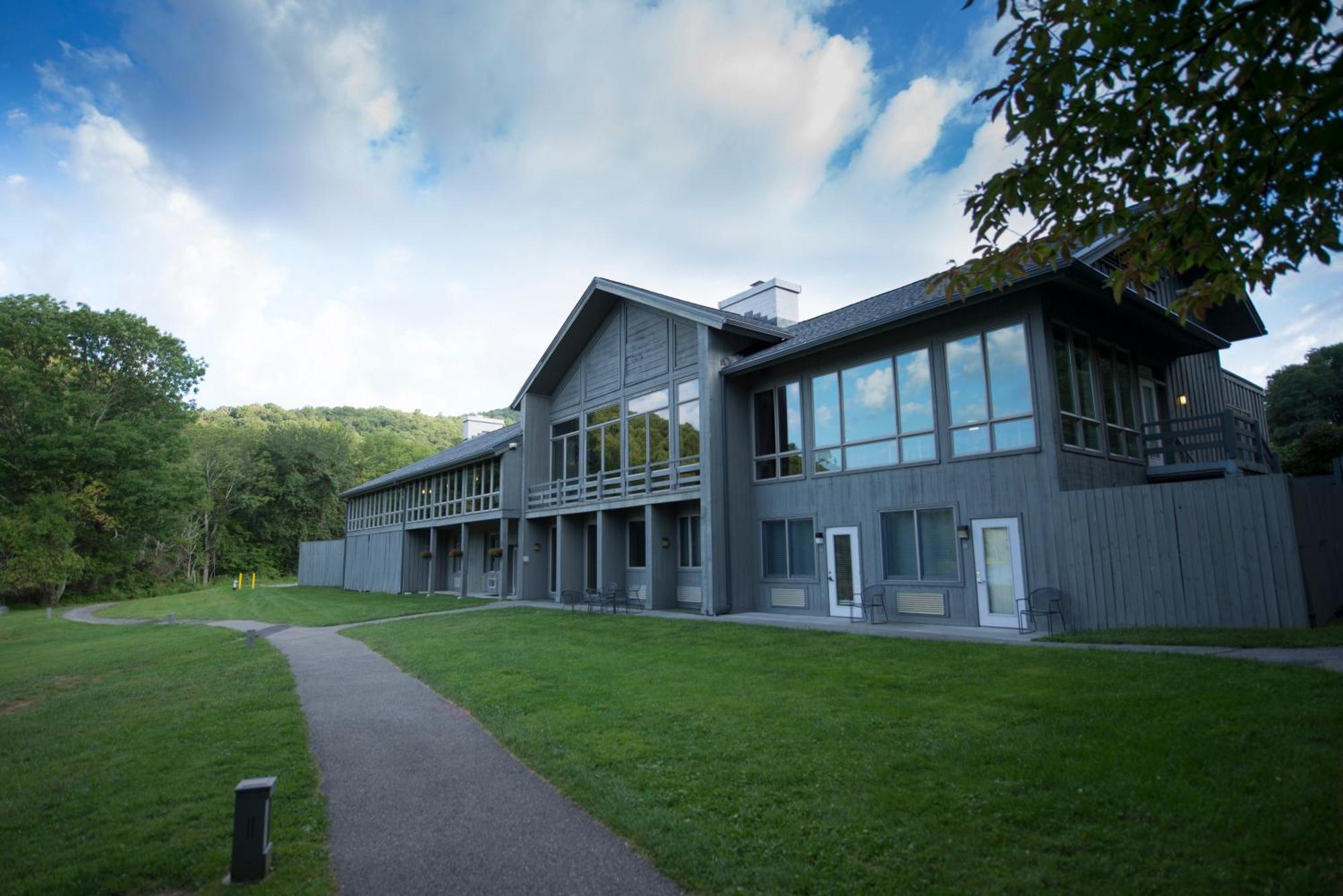 Peaks Of Otter Lodge Bedford Exterior photo