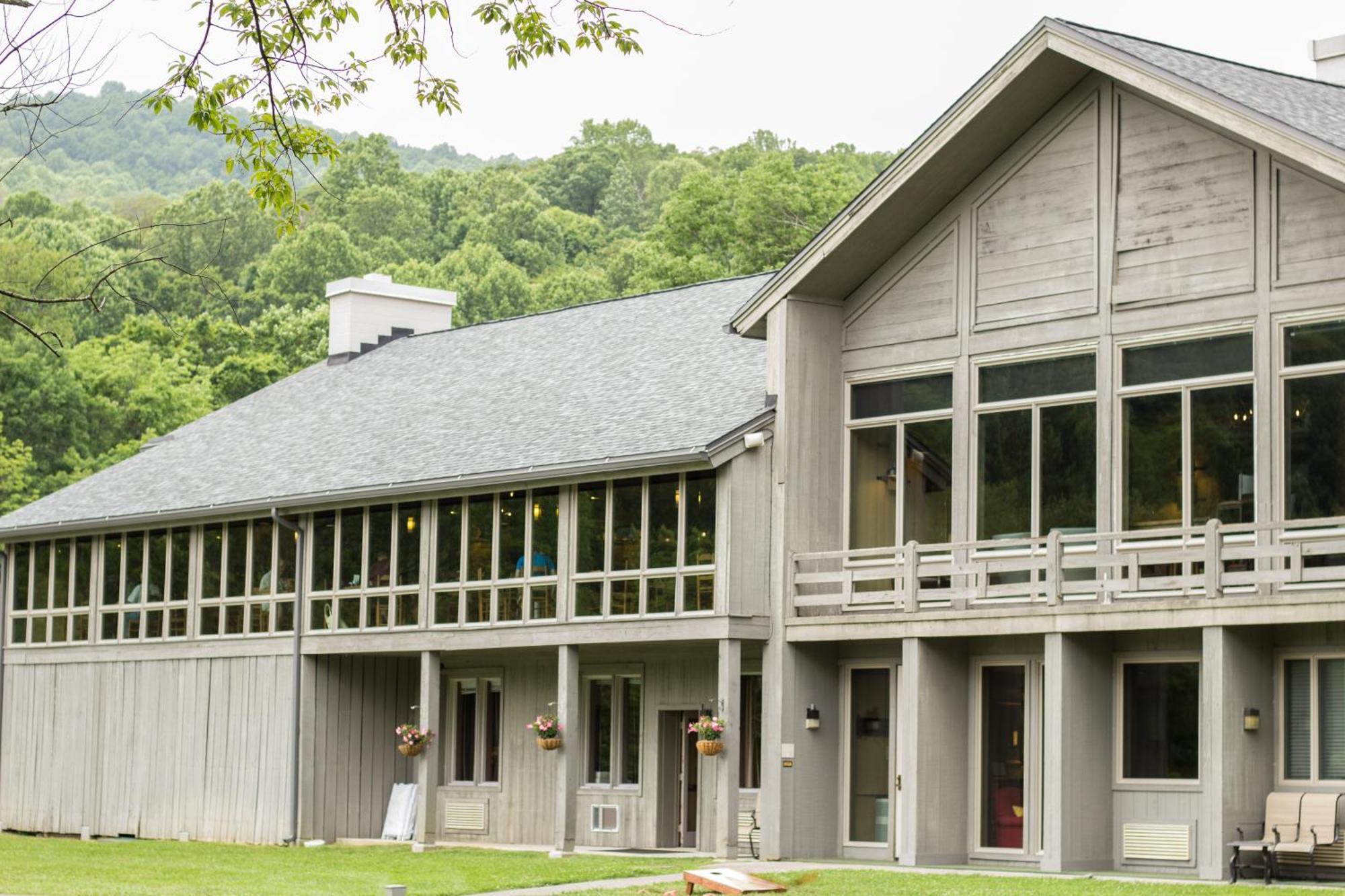 Peaks Of Otter Lodge Bedford Exterior photo